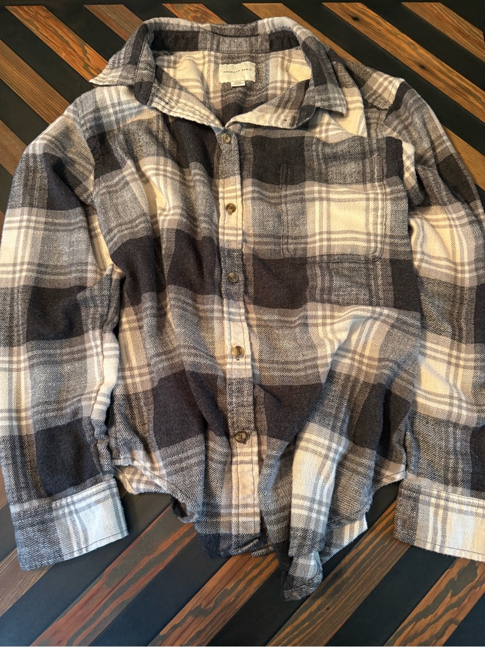 American Eagle Plaid Button Up Shirt